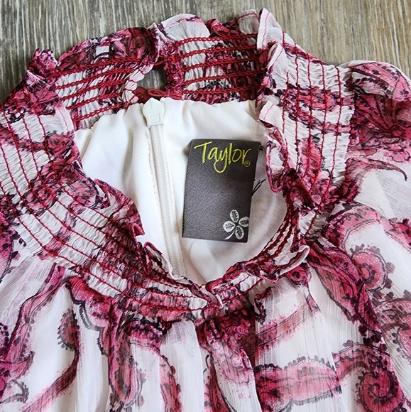 TAYLOR DRESS - Picture 3 of 13